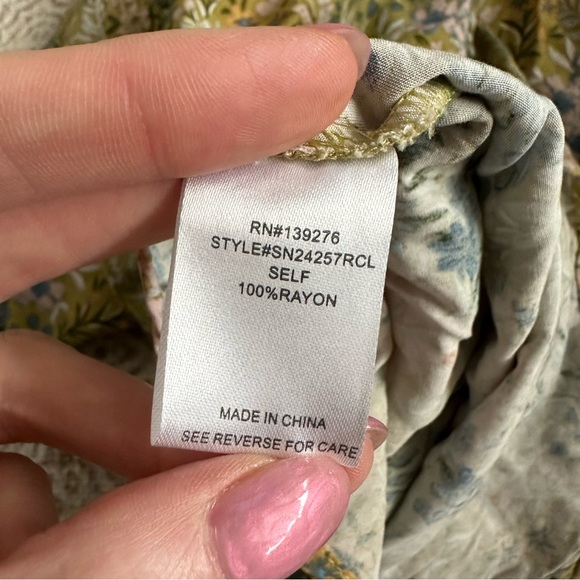 Les Serein Stitch Fix Floral Top - Picture 6 of 7